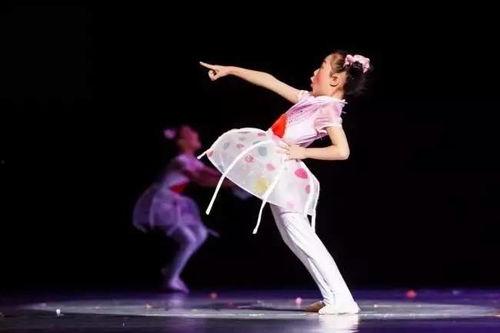 热门舞蹈热门话题,揭秘热门舞蹈话题背后的魅力与热度